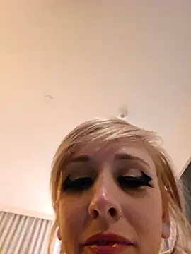 AmethystFoxx online show from 02/25/26, 06:34