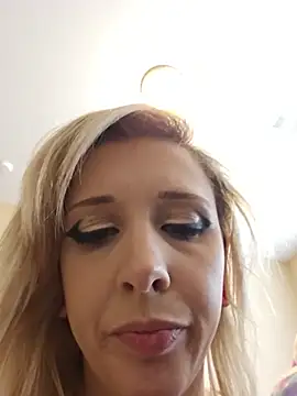 AmethystFoxx online show from 05/24/26, 06:24