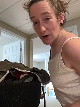 Mini And The Bear online show from 02/12/26, 05:19