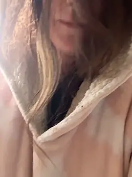 Mini And The Bear online show from 02/18/26, 07:43