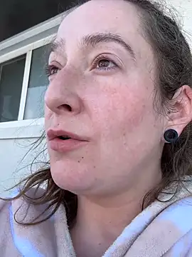 Mini And The Bear online show from 03/19/26, 01:59