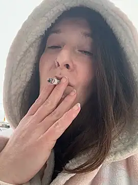 Mini And The Bear online show from 03/20/26, 06:13