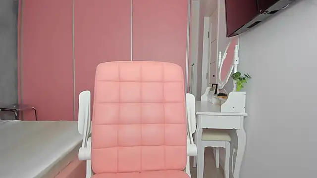 Snapshot of daddysgirl2222 chatting on 09/21/25, 08:05 daddysgirl2222 online show from 09/21/25, 08:05