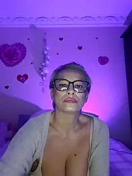 BellaBellaHot online show from 10/25/25, 12:56