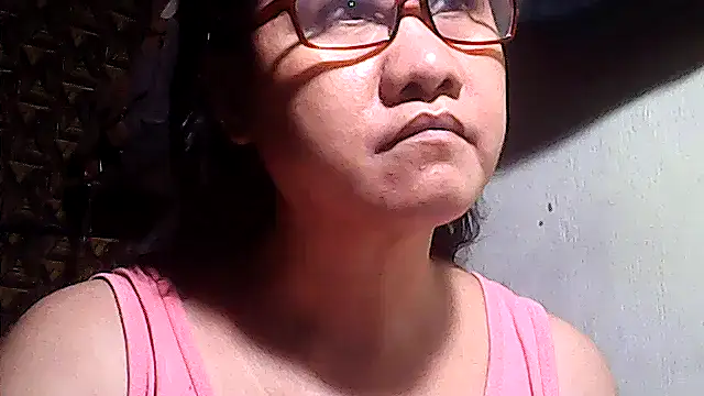 Snapshot of sweetsosie18 chatting on 04/23/26, 12:29 sweetsosie18 online show from 04/23/26, 12:29