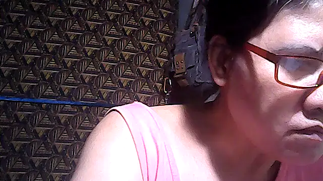 Snapshot of sweetsosie18 chatting on 04/29/26, 05:30 sweetsosie18 online show from 04/29/26, 05:30