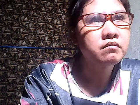 Snapshot of sweetsosie18 chatting on 05/06/26, 05:03 sweetsosie18 online show from 05/06/26, 05:03
