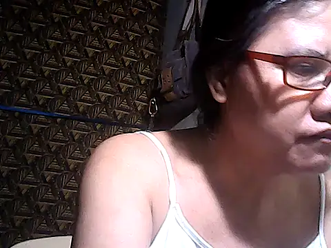 Snapshot of sweetsosie18 chatting on 05/06/26, 05:29 sweetsosie18 online show from 05/06/26, 05:29