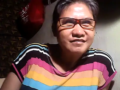 Snapshot of sweetsosie18 chatting on 05/16/26, 11:42 sweetsosie18 online show from 05/16/26, 11:42