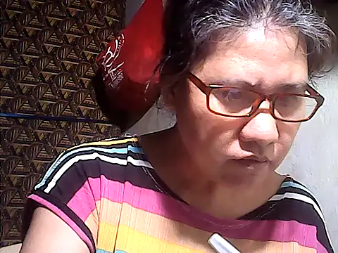 Snapshot of sweetsosie18 chatting on 05/17/26, 04:54 sweetsosie18 online show from 05/17/26, 04:54