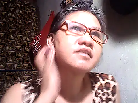 Snapshot of sweetsosie18 chatting on 05/17/26, 04:58 sweetsosie18 online show from 05/17/26, 04:58