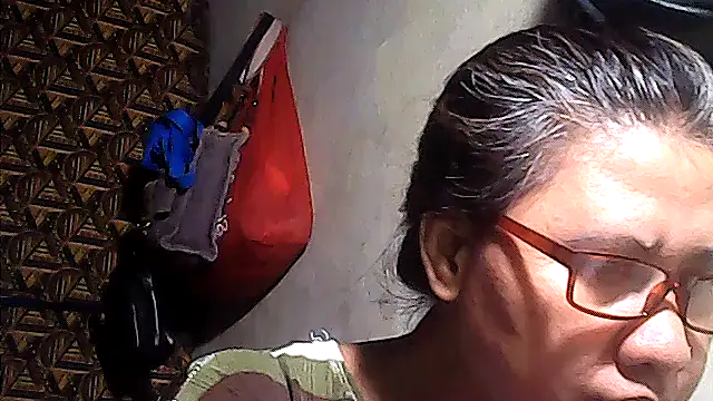 Snapshot of sweetsosie18 chatting on 05/28/26, 12:24 sweetsosie18 online show from 05/28/26, 12:24