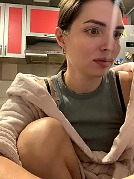 Snapshot of SeducingYoghourt chatting on 11/05/25, 05:02 SeducingYoghourt online show from 11/05/25, 05:02