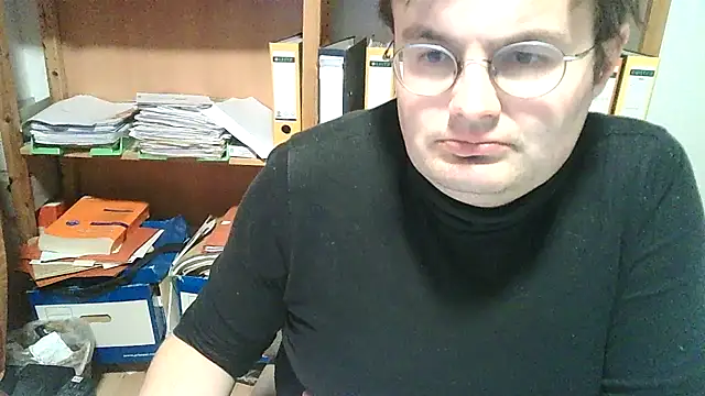 Snapshot of makau1 chatting on 12/03/24, 07:55 makau1 online show from 12/03/24, 07:55