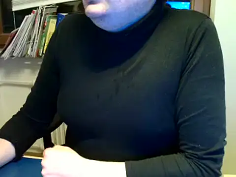 Snapshot of makau1 chatting on 12/20/24, 11:26 makau1 online show from 12/20/24, 11:26