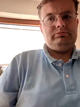 Snapshot of makau1 chatting on 03/22/25, 10:49 makau1 online show from 03/22/25, 10:49