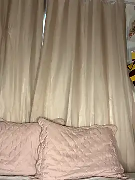 Snapshot of Kaiisa_ chatting on 11/26/25, 08:32 Kaiisa online show from 11/26/25, 08:32