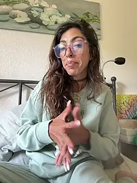 amanilouve online show from 04/17/26, 07:22