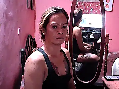 Snapshot of yummy_21xxx chatting on 01/27/25, 01:30 yummy 21xxx online show from 01/27/25, 01:30