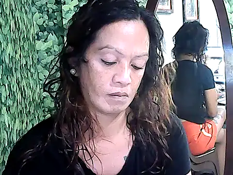 Snapshot of yummy_21xxx chatting on 09/18/25, 08:38 yummy 21xxx online show from 09/18/25, 08:38