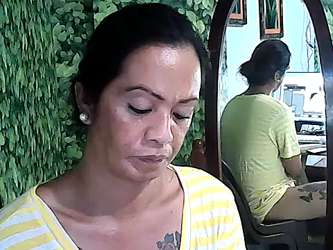 Snapshot of yummy_21xxx chatting on 09/19/25, 08:31 yummy 21xxx online show from 09/19/25, 08:31