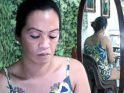 Snapshot of yummy_21xxx chatting on 09/28/25, 06:02 yummy 21xxx online show from 09/28/25, 06:02