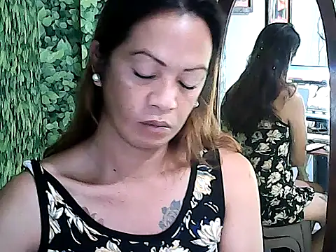 Snapshot of yummy_21xxx chatting on 10/07/25, 01:03 yummy 21xxx online show from 10/07/25, 01:03
