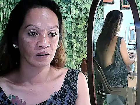 Snapshot of yummy_21xxx chatting on 10/16/25, 12:28 yummy 21xxx online show from 10/16/25, 12:28