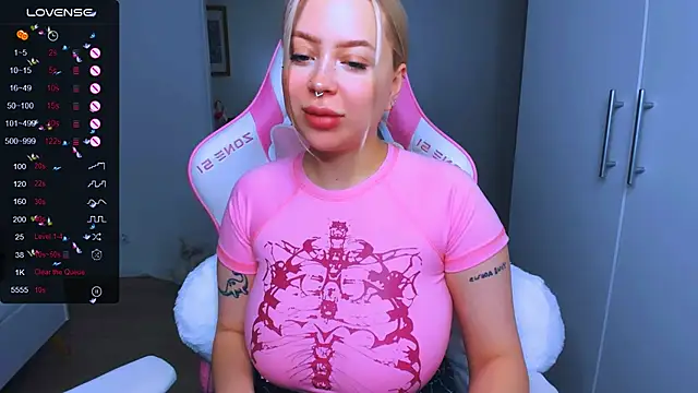 MonaLauu online show from 12/20/24, 01:47