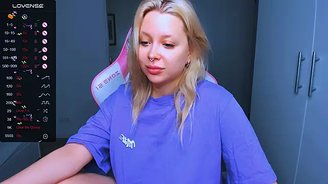 MonaLauu online show from 12/22/24, 02:06