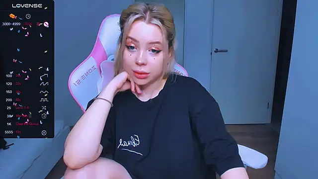 MonaLauu online show from 02/13/25, 03:18