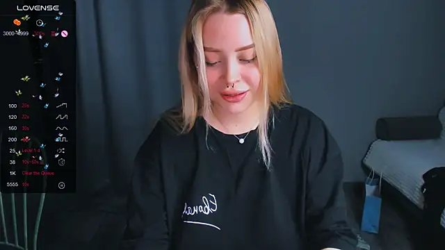 MonaLauu online show from 11/15/25, 05:31