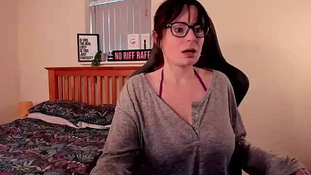 Snapshot of LucieWinters_UK chatting on 01/30/25, 09:04 LucieWinters UK online show from 01/30/25, 09:04