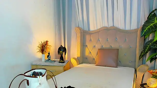 Snapshot of MistressSatisfactionOnTop chatting on 11/03/25, 12:35 MistressSatisfactionOnTop online show from 11/03/25, 12:35