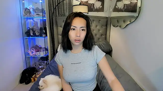 Snapshot of reighnempress chatting on 10/23/25, 02:44 reighnempress online show from 10/23/25, 02:44