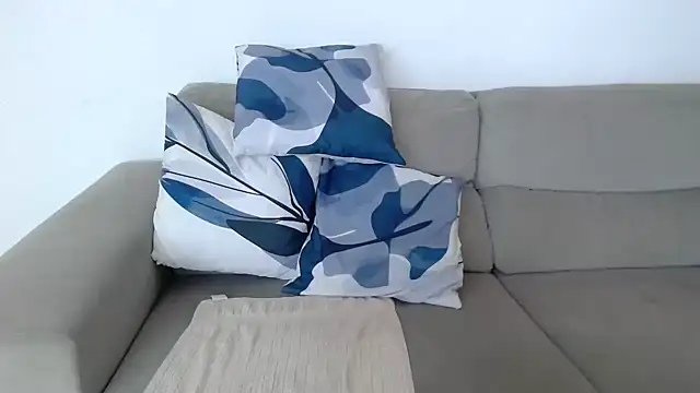 Snapshot of Linda1975 chatting on 12/14/25, 10:53 Linda1975 online show from 12/14/25, 10:53