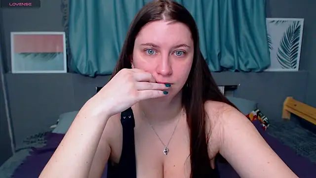 Snapshot of LiyaSilve chatting on 01/05/25, 12:52 LiyaSilve online show from 01/05/25, 12:52