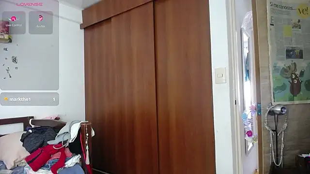 Moon lunita online show from 10/16/25, 04:52