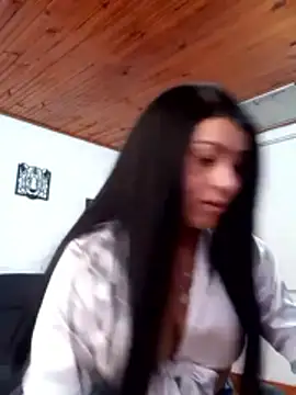 Snapshot of Tania_mature chatting on 10/20/25, 05:46 Tania mature online show from 10/20/25, 05:46