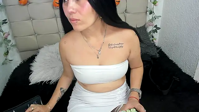 Snapshot of Tania_mature chatting on 10/28/25, 05:26 Tania mature online show from 10/28/25, 05:26