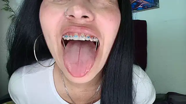 Snapshot of Tania_mature chatting on 11/24/25, 05:23 Tania mature online show from 11/24/25, 05:23