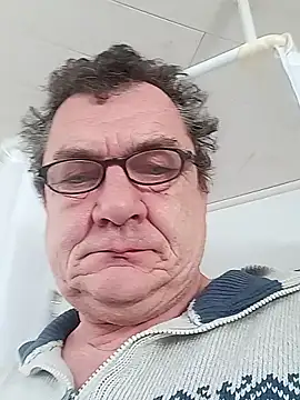 Snapshot of Nobbie444 chatting on 12/16/25, 09:47 Nobbie444 online show from 12/16/25, 09:47