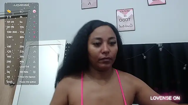 Snapshot of colombiamommy chatting on 12/21/24, 12:59 colombiamommy online show from 12/21/24, 12:59