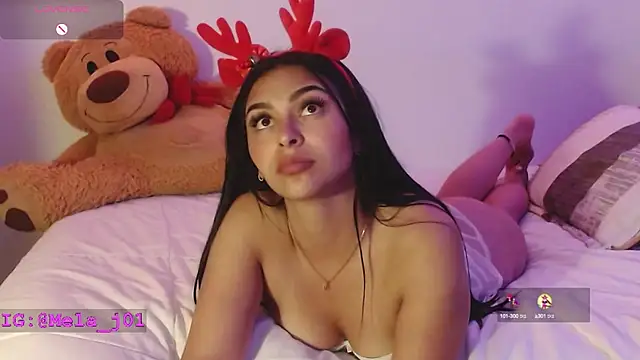 Melaniie01 online show from 12/31/24, 01:04
