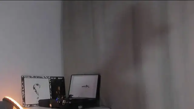 Snapshot of Nicky_neal chatting on 12/03/24, 01:41 Nicky neal online show from 12/03/24, 01:41