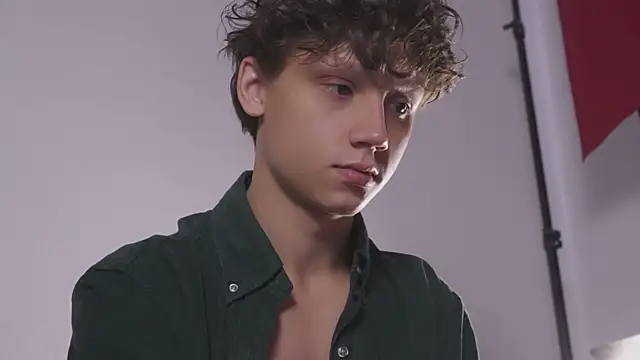 Snapshot of Nicky_neal chatting on 09/14/25, 11:31 Nicky neal online show from 09/14/25, 11:31