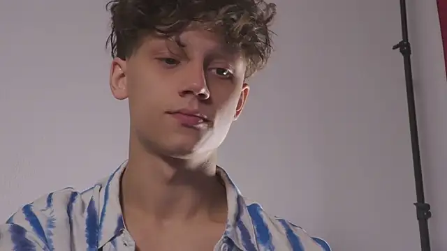 Snapshot of Nicky_neal chatting on 09/27/25, 01:49 Nicky neal online show from 09/27/25, 01:49