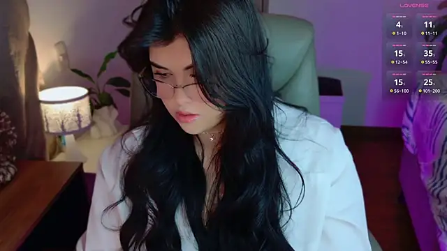 Snapshot of Alyaa_s chatting on 06/27/26, 04:39 Alyaa s online show from 06/27/26, 04:39