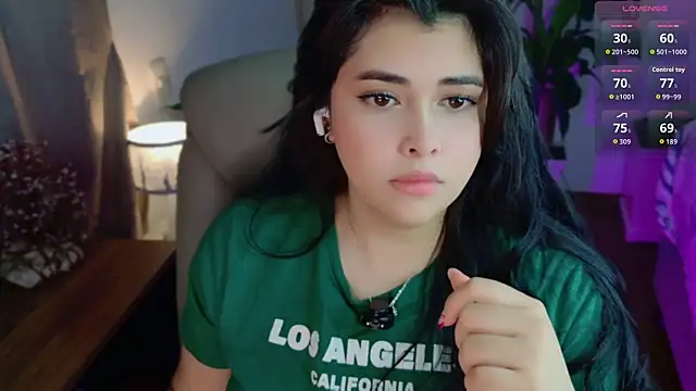 Snapshot of Alyaa_s chatting on 06/29/26, 02:18 Alyaa s online show from 06/29/26, 02:18