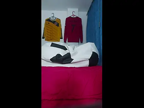 Snapshot of ALBEIROFOOTBALL1992 chatting on 02/18/25, 06:15 ALBEIROFOOTBALL1992 online show from 02/18/25, 06:15